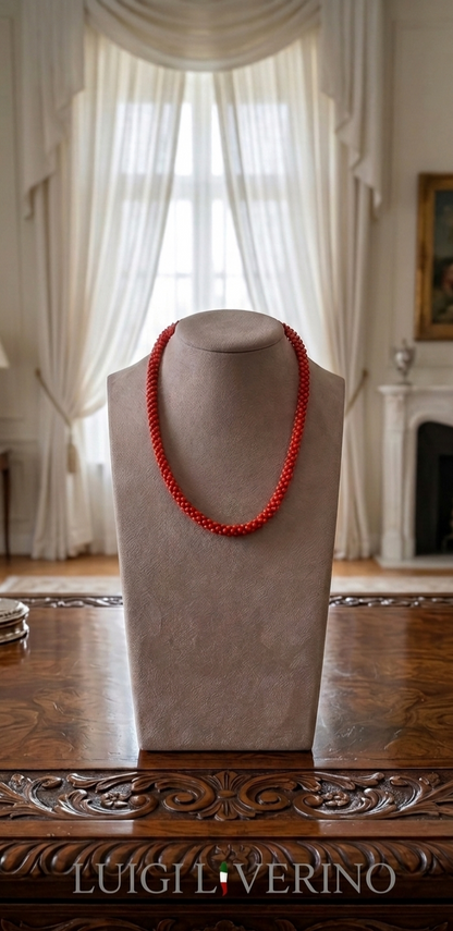 Girocollo di corallo rosso tessito con chiusura d'argento