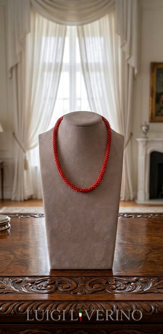 Girocollo di corallo rosso tessito con chiusura d'argento