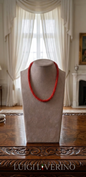 Girocollo di corallo rosso tessito con chiusura d'argento