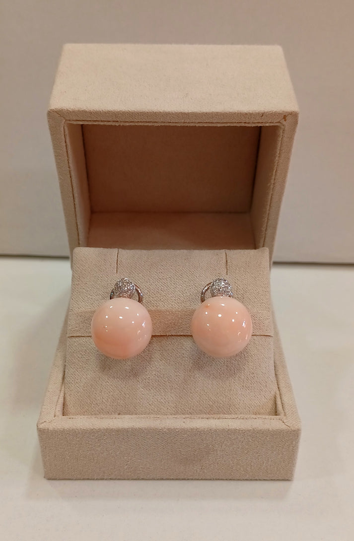 Orecchini in oro con corallo rosa e diamanti
