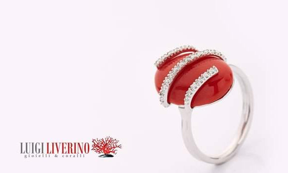 ANELLO CABOCHON CORALLO ROSSO CON DIAMANTI