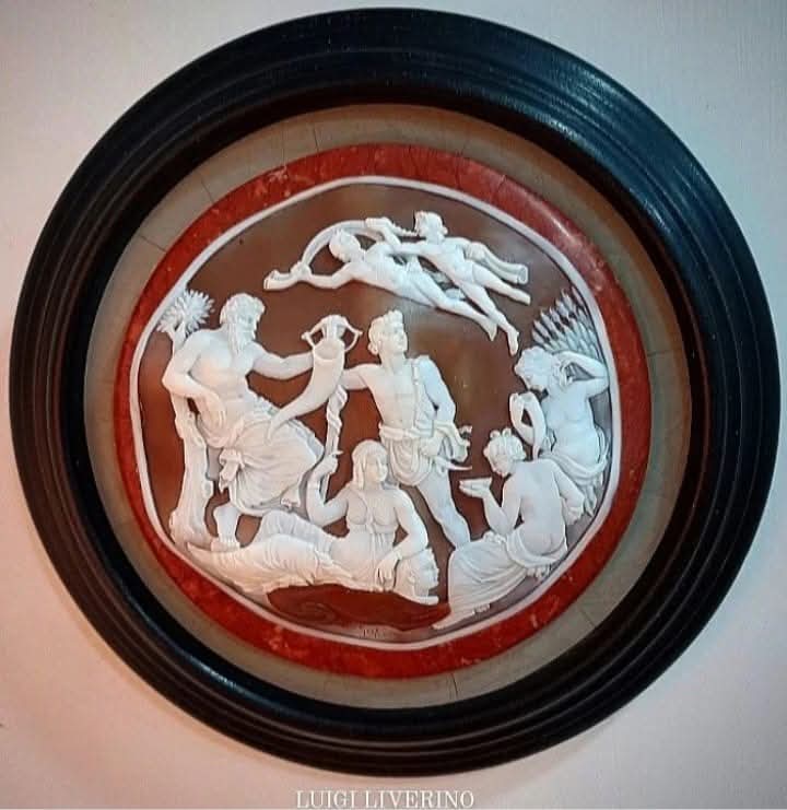 RIPRODUZIONE DELLA "TAZZA FARNESE" SU CONCHIGLIA SARDONICA (PRODOTTO UNICO AL MONDO!)