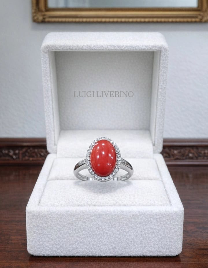 ANELLO CABOCHON CORALLO ROSSO CON DIAMANTI