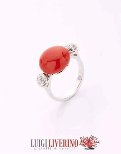 ANELLO BOTTONE CORALLO ROSSO CON PAVÈ DI DIAMANTI