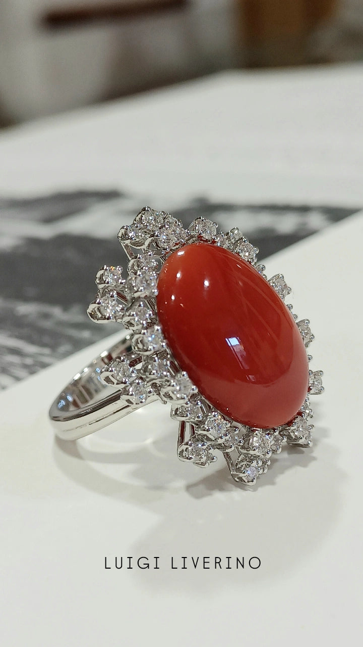 ANELLO CABOCHON DI CORALLO DEL PACIFICO CON DIAMANTI