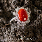 ANELLO CABOCHON DI CORALLO DEL PACIFICO CON DIAMANTI