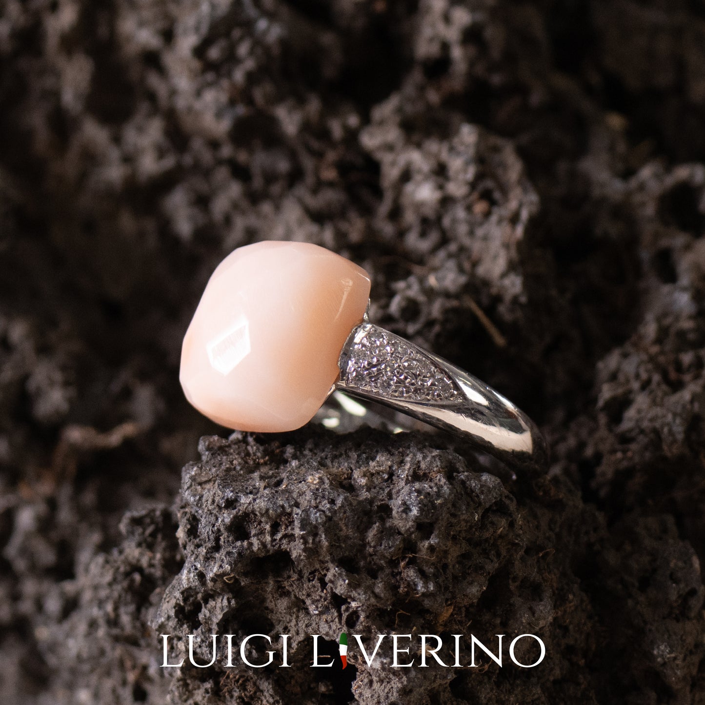 ANELLO CORALLO ROSA MOD. "QUADRY"