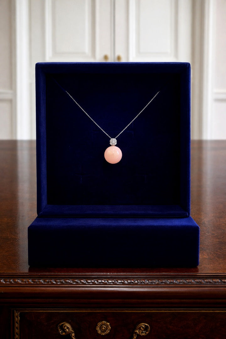 Pendente in corallo rosa con diamanti
