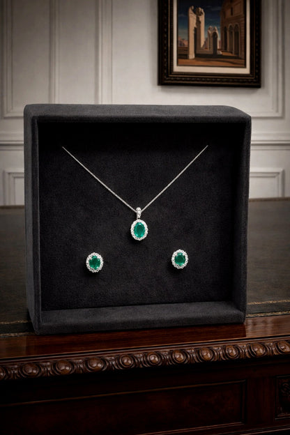 Orecchini e pendente in oro bianco 18 kt. con smeraldi e diamanti