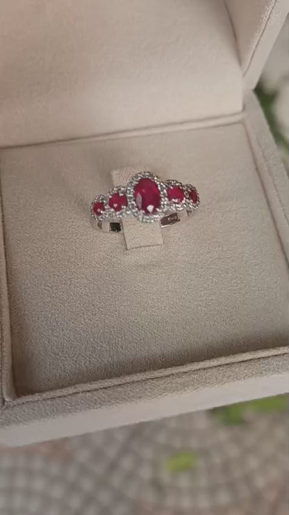 Anello in oro 18 kt. con rubini e diamanti